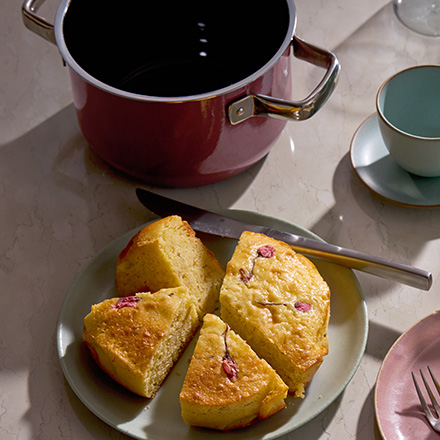 そのままオーブンへ（ガラス蓋除く）。焼き菓子づくりに最適